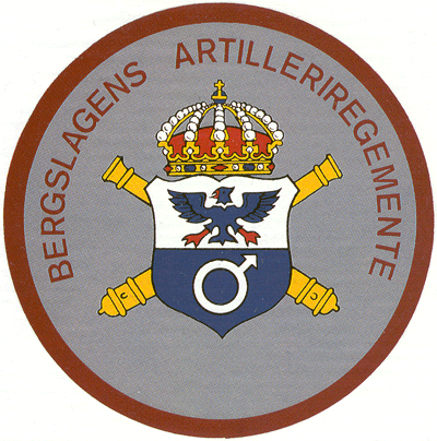 Uniformsmärke med Bergslagens Artilleriregementes vapen (från "Bergslagens Artilleriregemente 50 år")